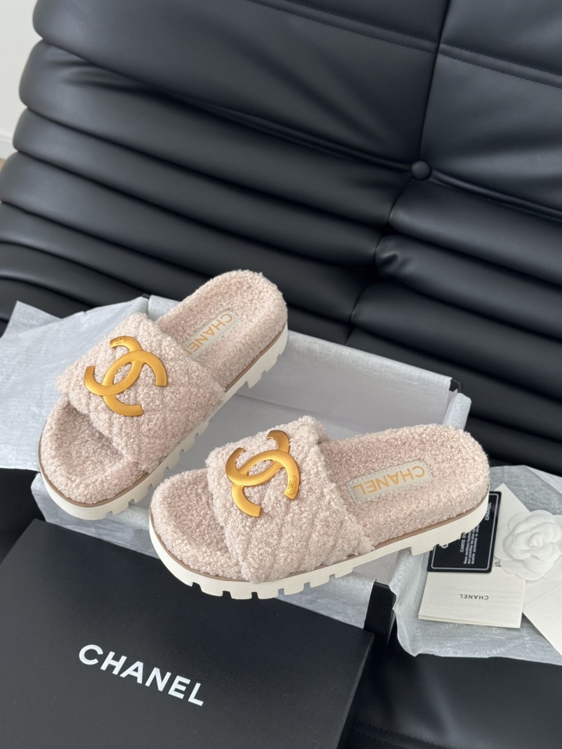 Ch**el slippers